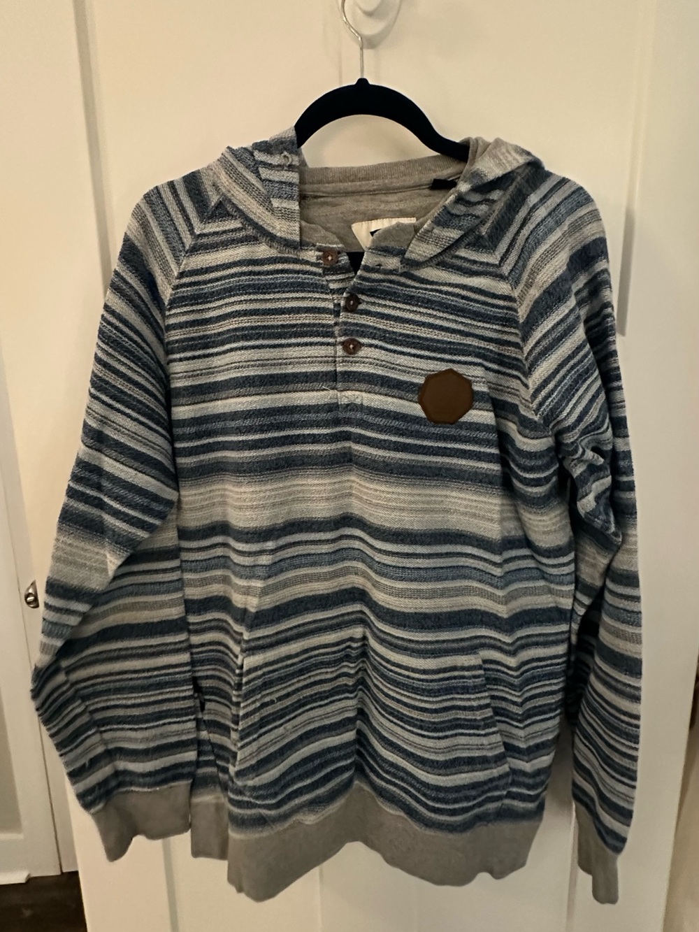 VISSLA Striped Hooded Crewneck Sweater - Blue & Gray